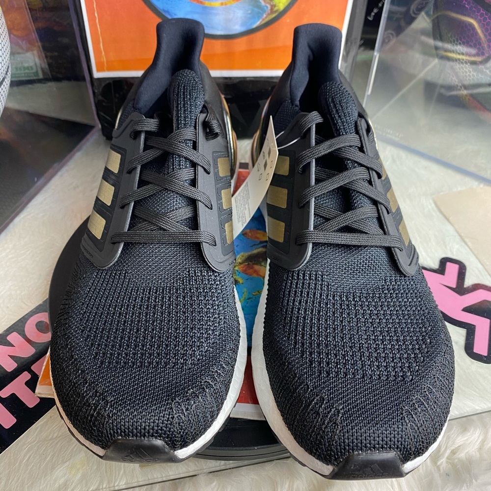 🆕 Adidas UltraBoost 2020 Black Gold - Mens Sizes - Picture 2 of 11